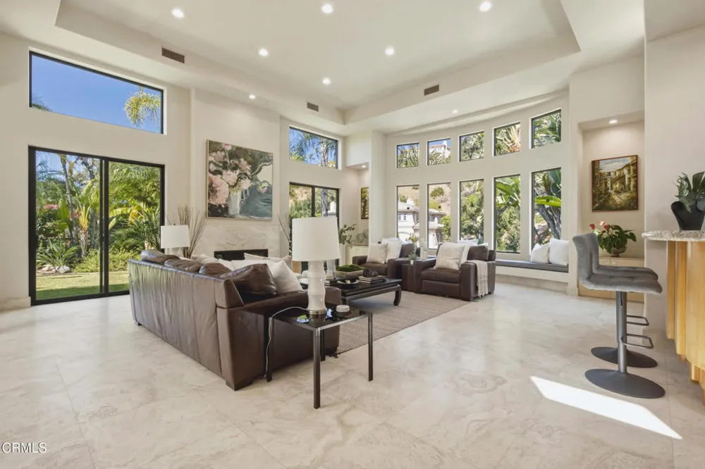 2190 Kinneloa Canyon Road Pasadena, CA 91107