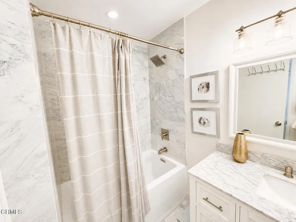 6250 Buckingham Parkway #201 Culver City, CA 90230