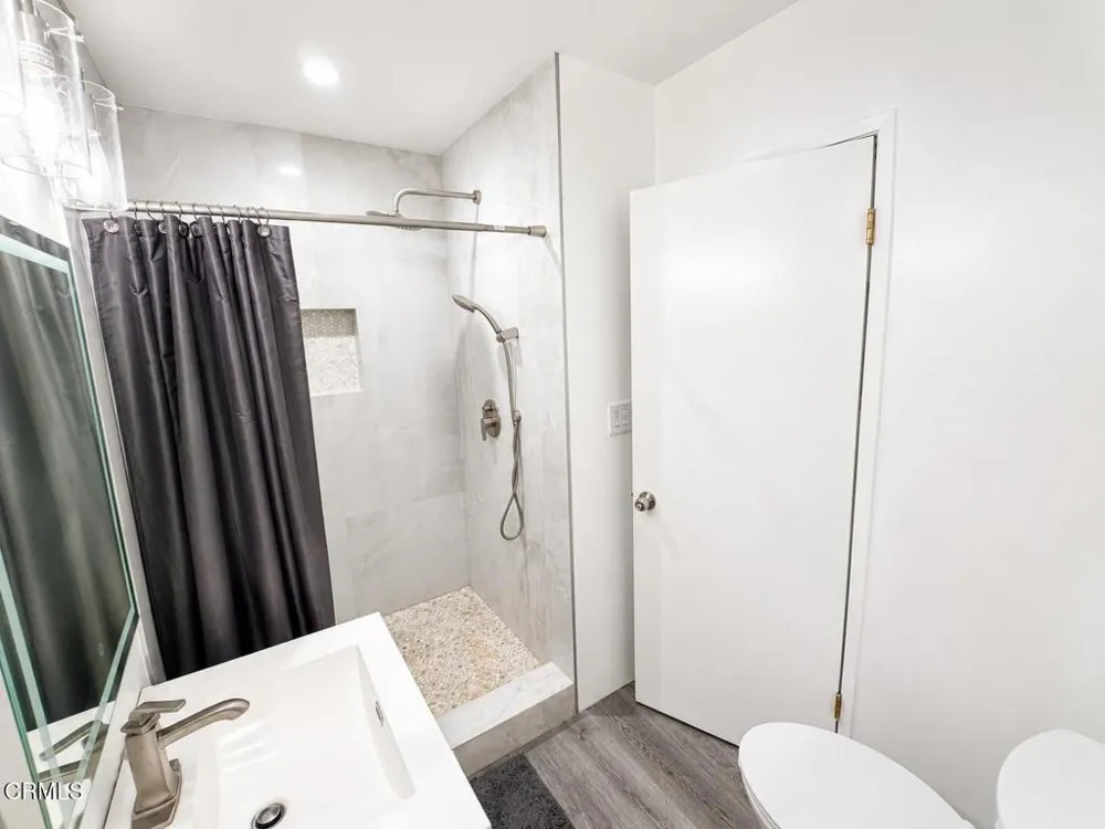 6250 Buckingham Parkway #201 Culver City, CA 90230