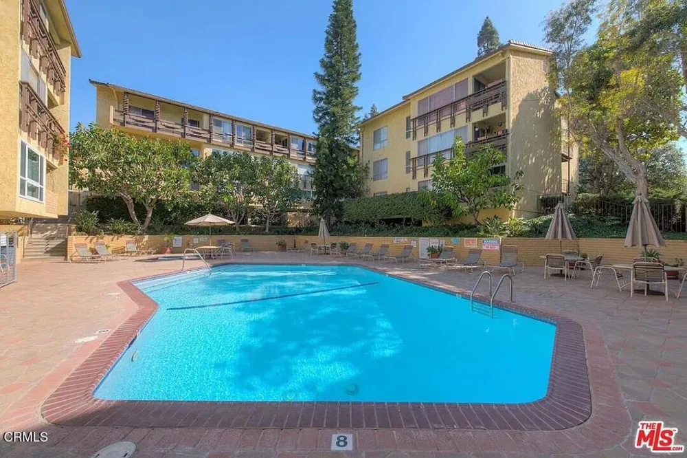 6250 Buckingham Parkway #201 Culver City, CA 90230