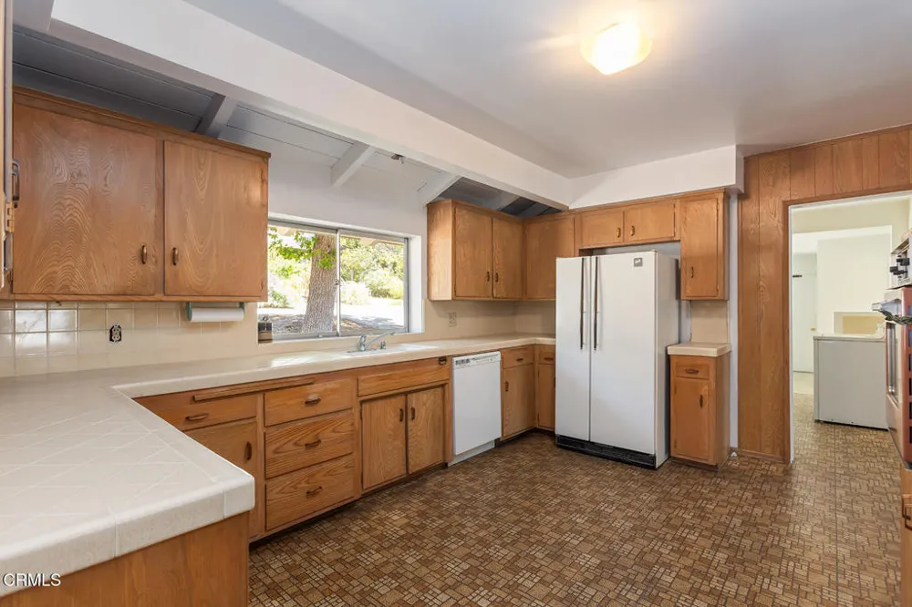 5245 Indian Drive La Canada Flintridge, CA 91011