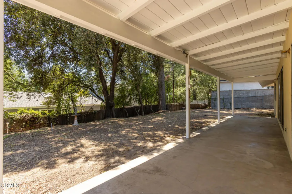 5245 Indian Drive La Canada Flintridge, CA 91011