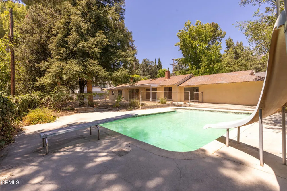 5245 Indian Drive La Canada Flintridge, CA 91011