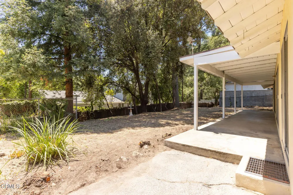 5245 Indian Drive La Canada Flintridge, CA 91011