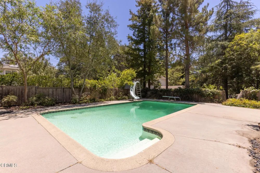 5245 Indian Drive La Canada Flintridge, CA 91011