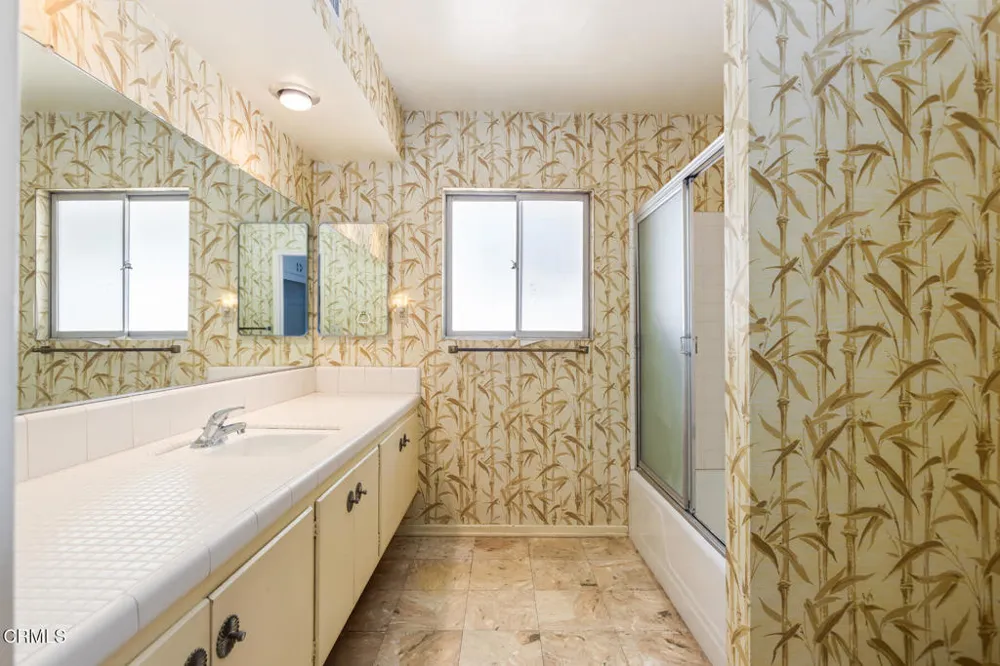 5245 Indian Drive La Canada Flintridge, CA 91011
