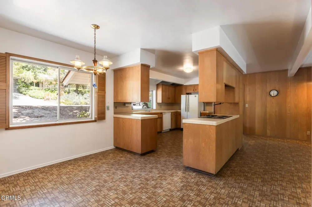 5245 Indian Drive La Canada Flintridge, CA 91011