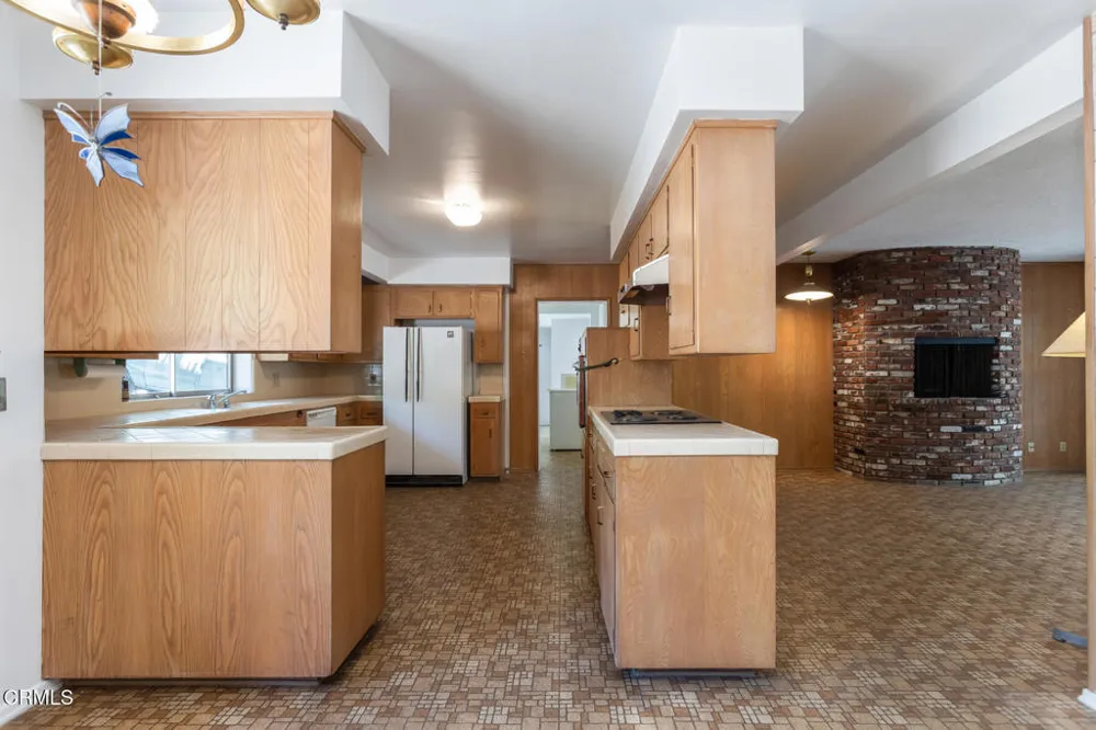 5245 Indian Drive La Canada Flintridge, CA 91011