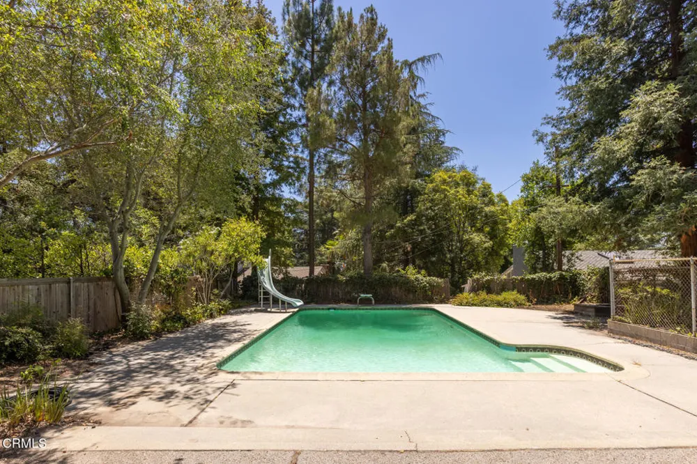 5245 Indian Drive La Canada Flintridge, CA 91011