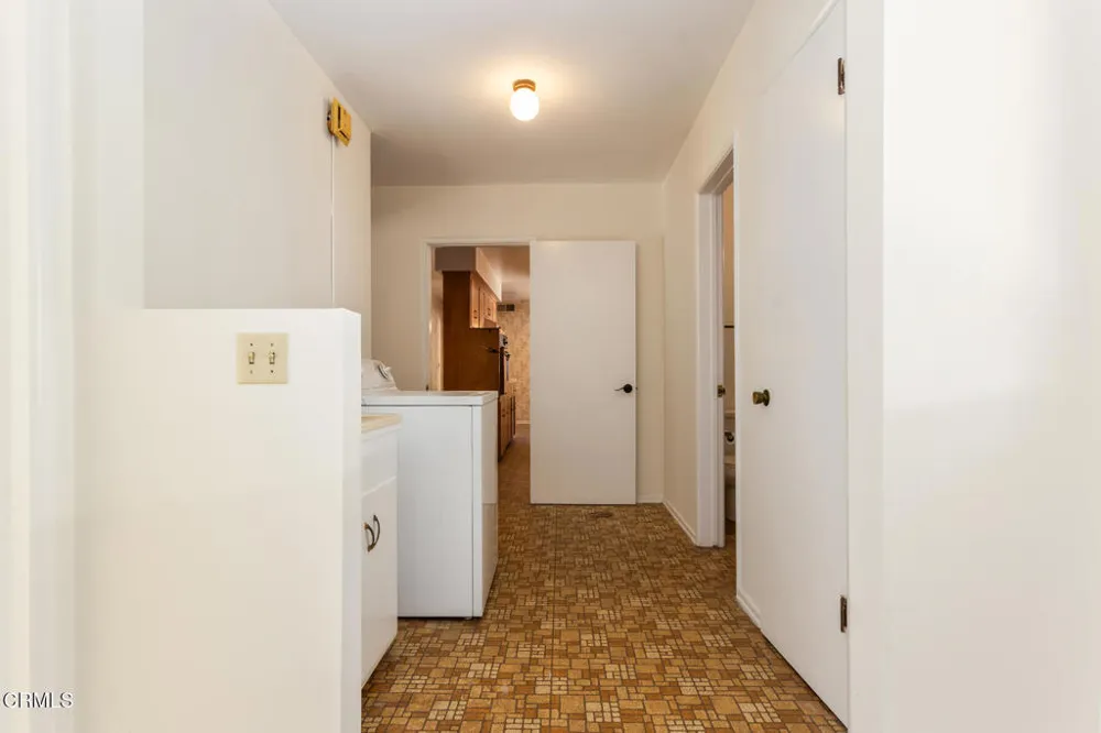 5245 Indian Drive La Canada Flintridge, CA 91011