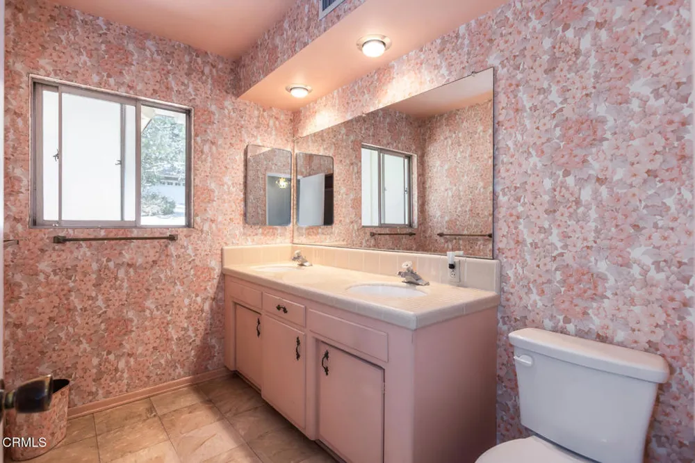 5245 Indian Drive La Canada Flintridge, CA 91011