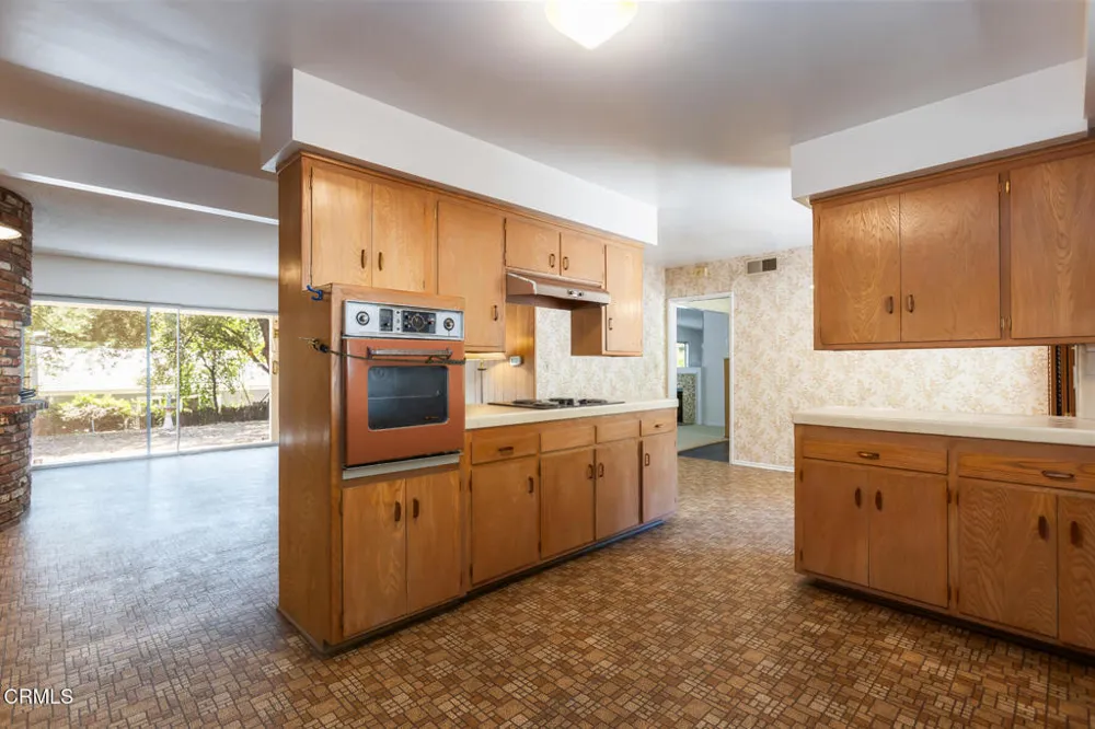 5245 Indian Drive La Canada Flintridge, CA 91011