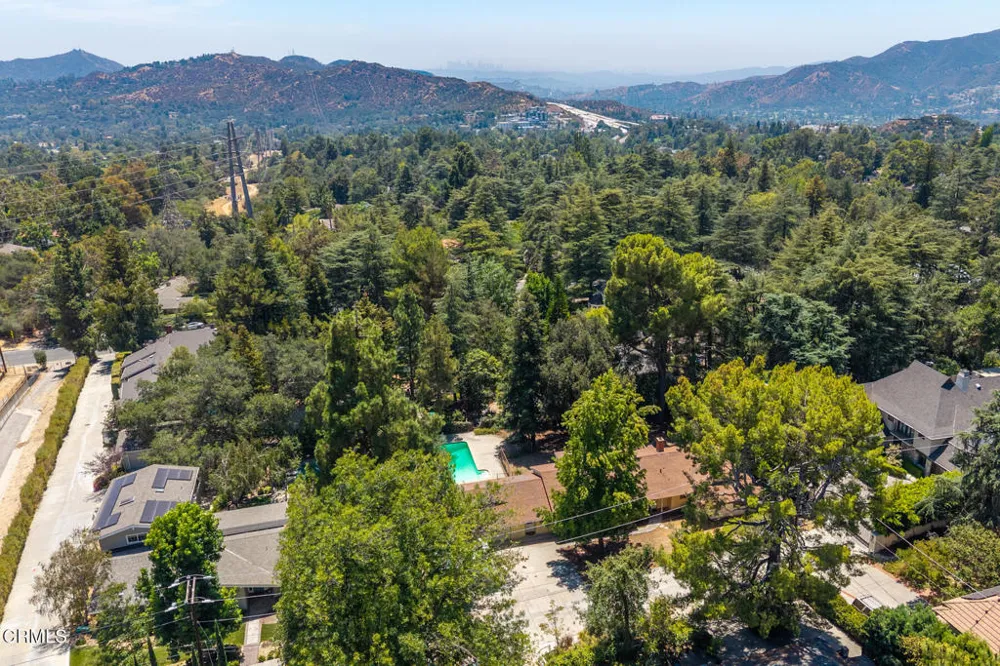 5245 Indian Drive La Canada Flintridge, CA 91011
