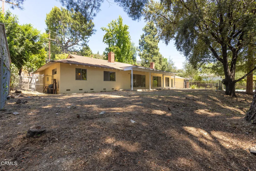 5245 Indian Drive La Canada Flintridge, CA 91011