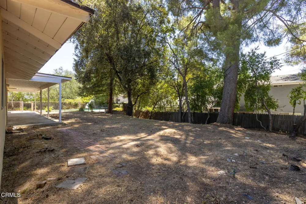 5245 Indian Drive La Canada Flintridge, CA 91011