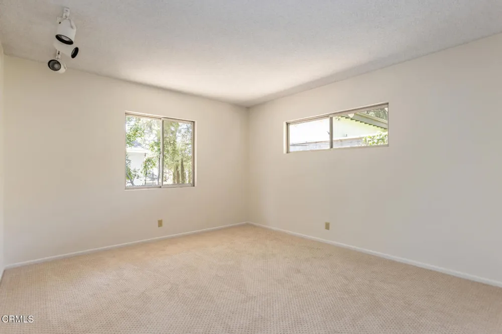 5245 Indian Drive La Canada Flintridge, CA 91011