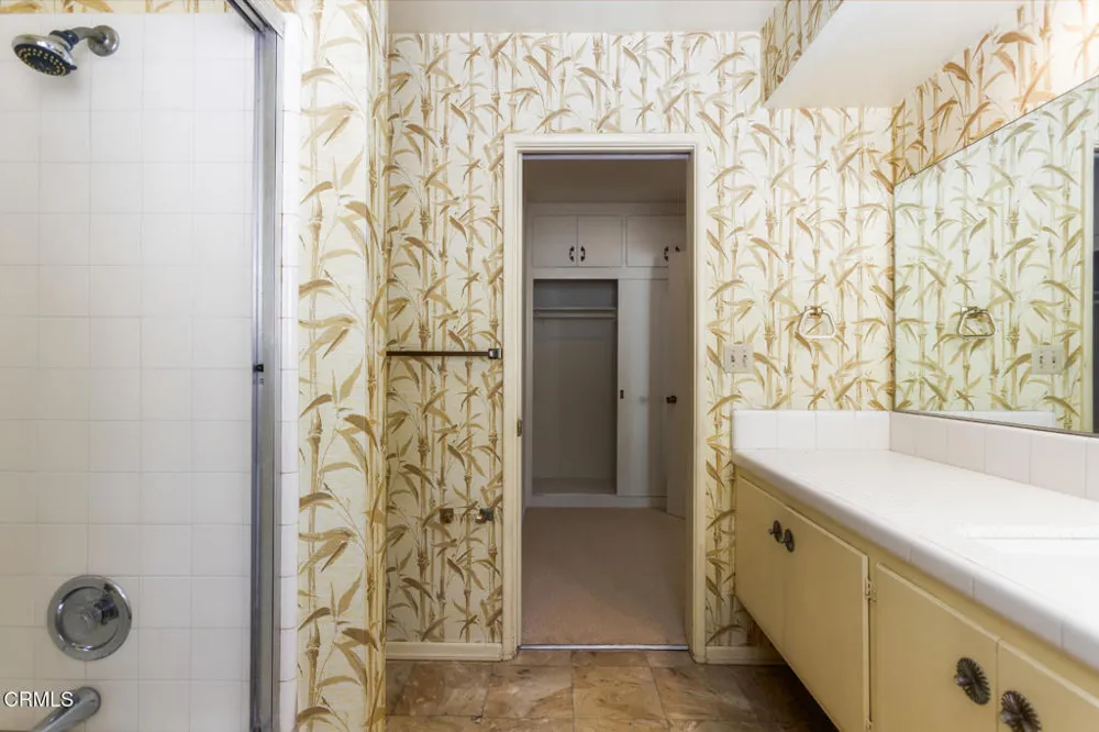 5245 Indian Drive La Canada Flintridge, CA 91011