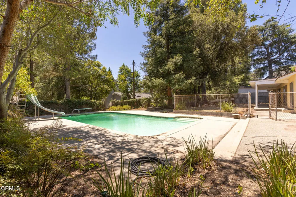 5245 Indian Drive La Canada Flintridge, CA 91011