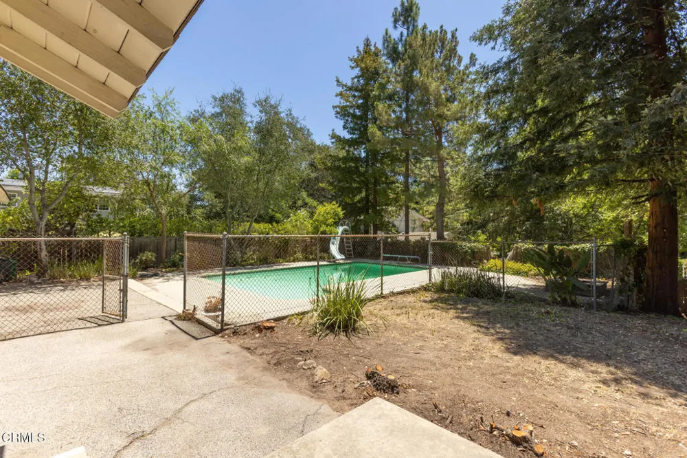 5245 Indian Drive La Canada Flintridge, CA 91011
