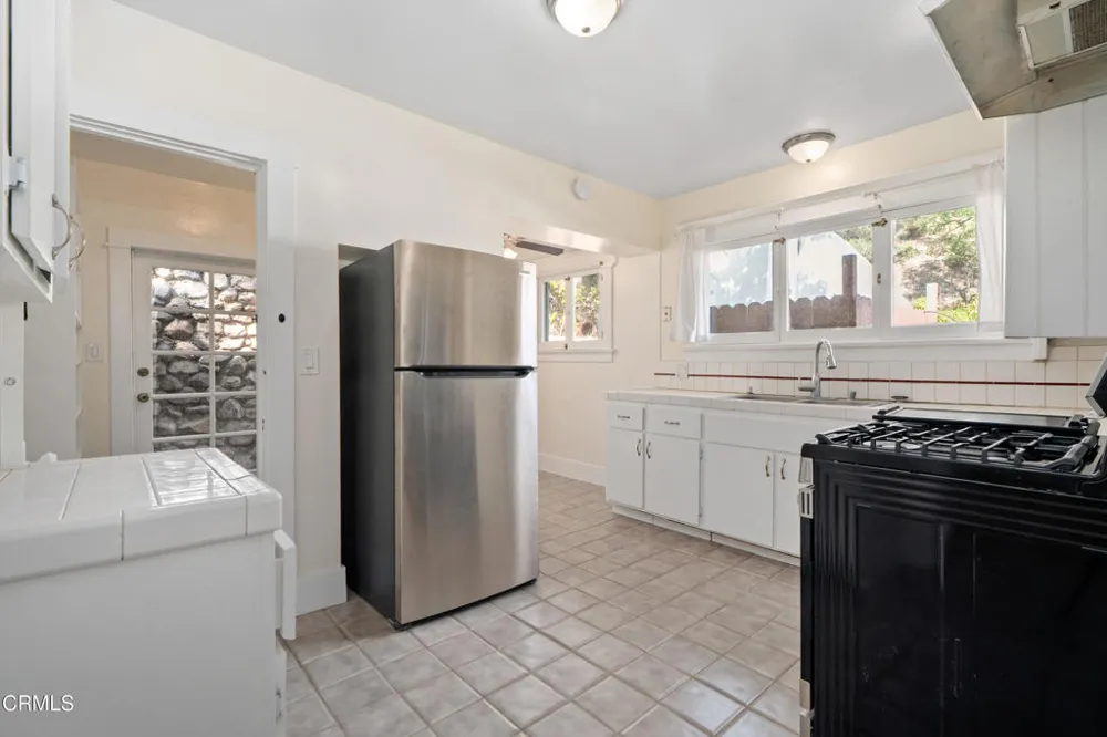 2024 Laurel Canyon Boulevard Los Angeles, CA 90046