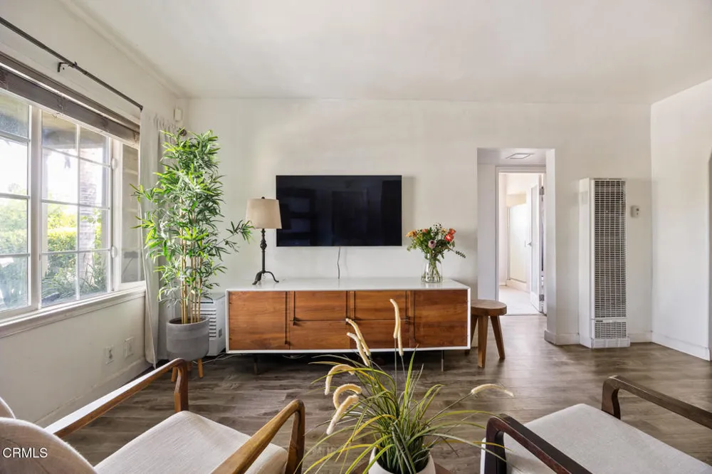 6451 Denny Avenue North Hollywood, CA 91606
