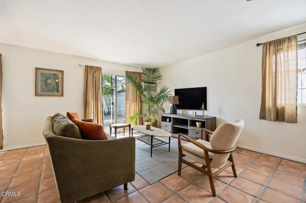 6451 Denny Avenue North Hollywood, CA 91606