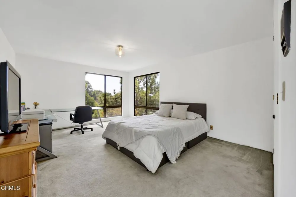 1742 Hill Drive South Pasadena, CA 91030