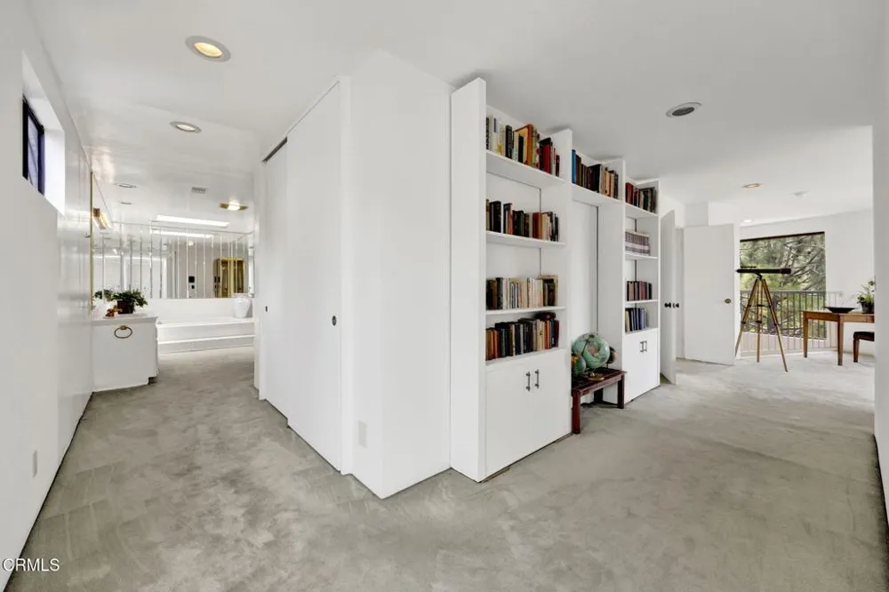 1742 Hill Drive South Pasadena, CA 91030