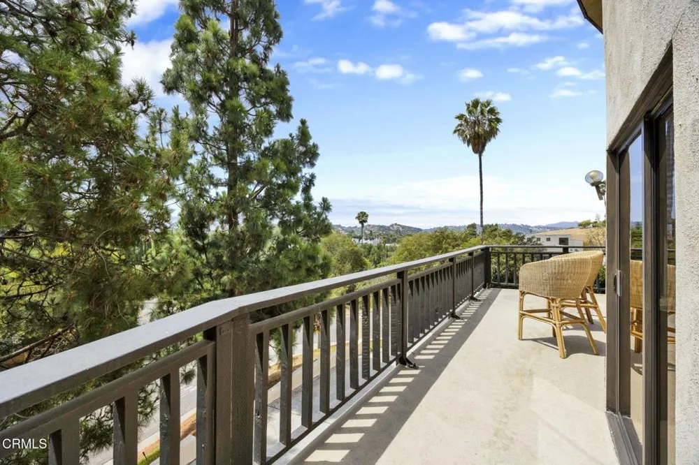 1742 Hill Drive South Pasadena, CA 91030