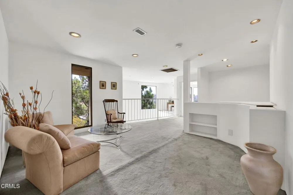 1742 Hill Drive South Pasadena, CA 91030