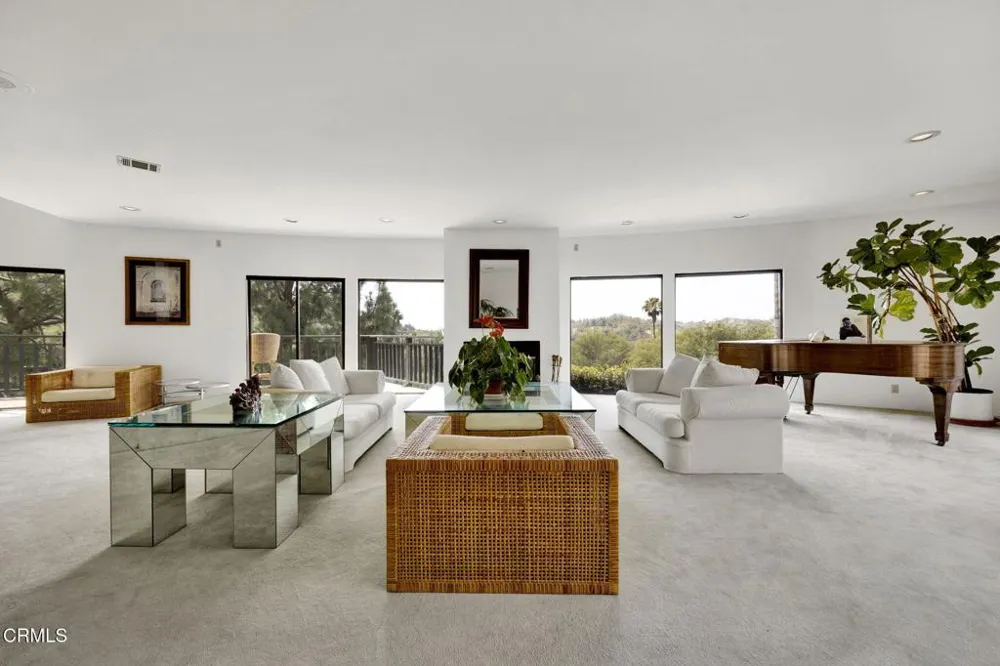 1742 Hill Drive South Pasadena, CA 91030