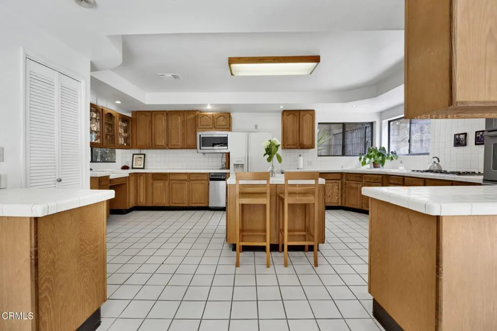 1742 Hill Drive South Pasadena, CA 91030