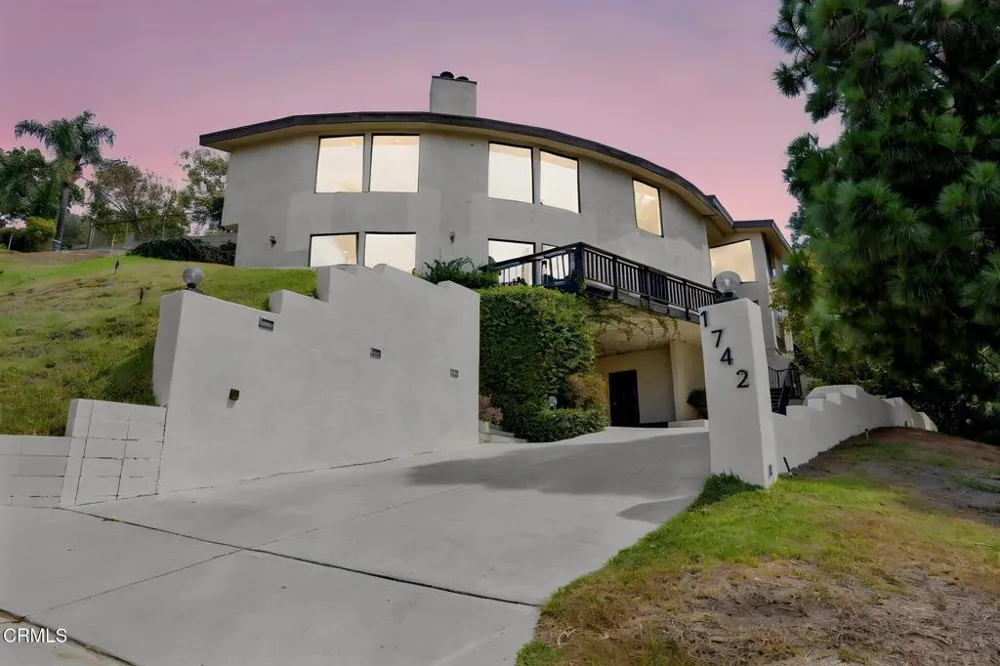 1742 Hill Drive South Pasadena, CA 91030