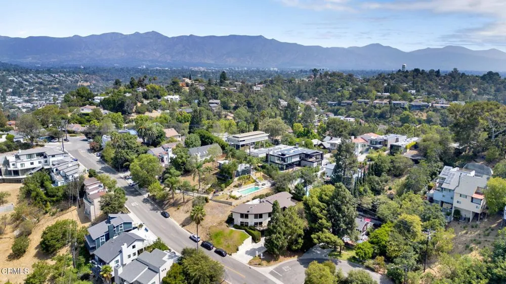 1742 Hill Drive South Pasadena, CA 91030