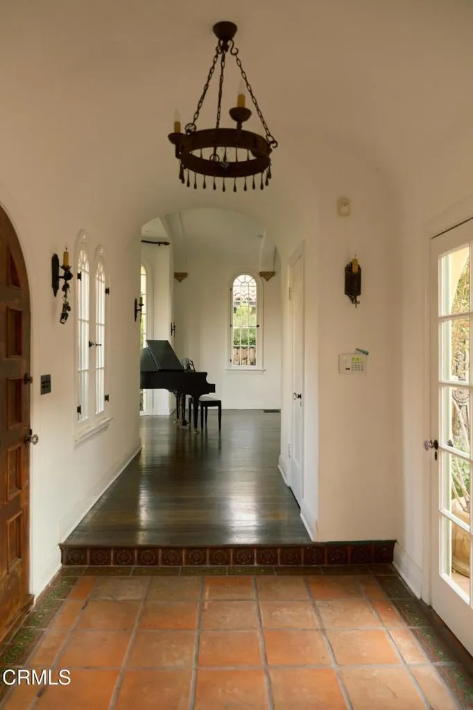913 Burnside Avenue Los Angeles, CA 90036