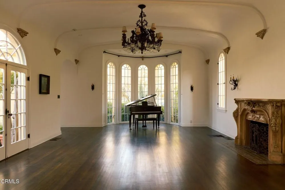 913 Burnside Avenue Los Angeles, CA 90036