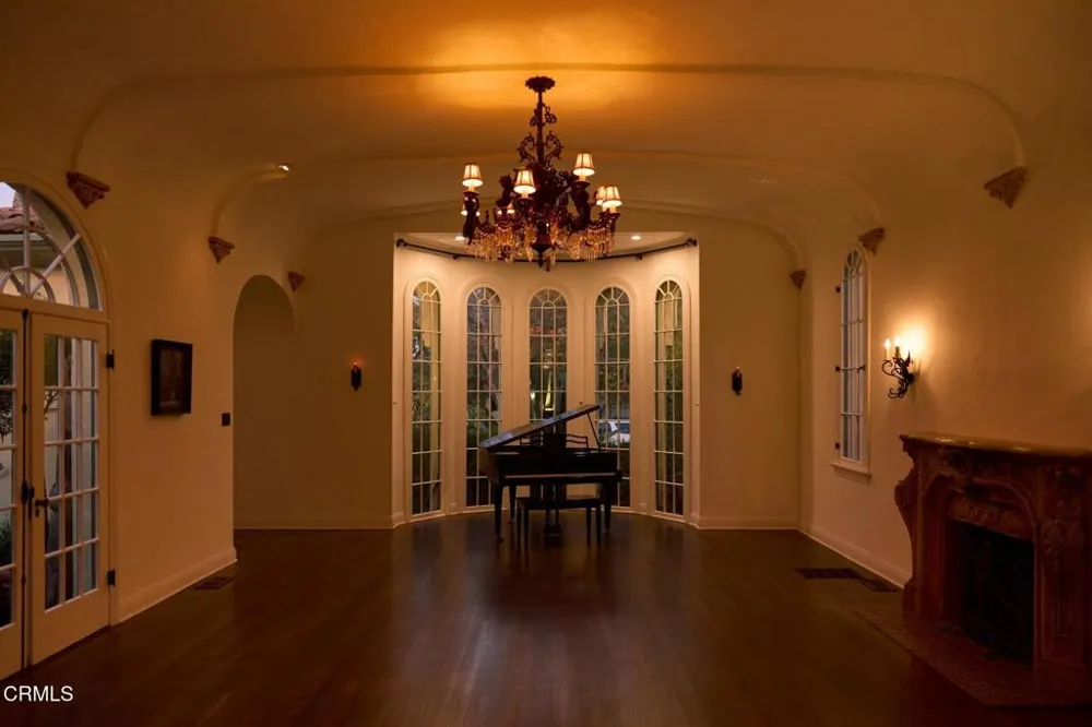 913 Burnside Avenue Los Angeles, CA 90036