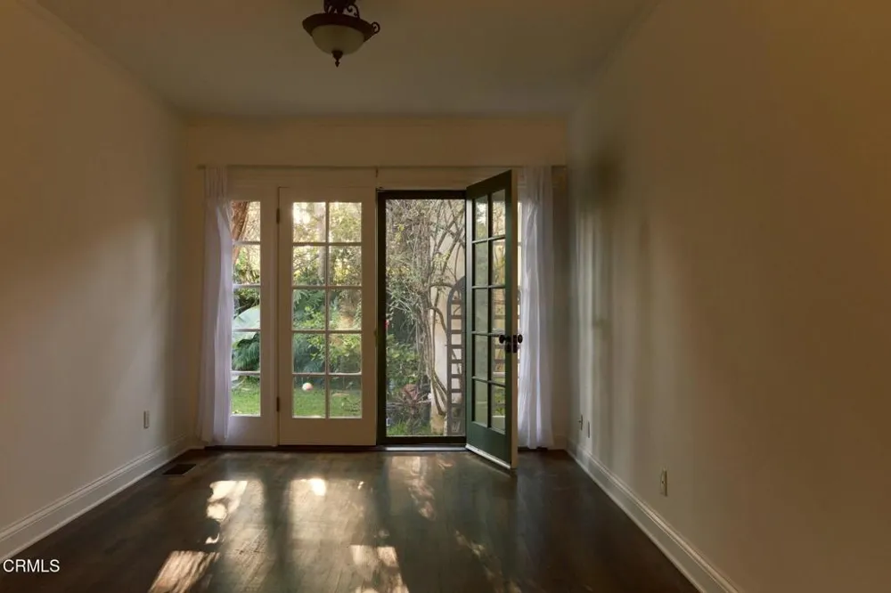 913 Burnside Avenue Los Angeles, CA 90036