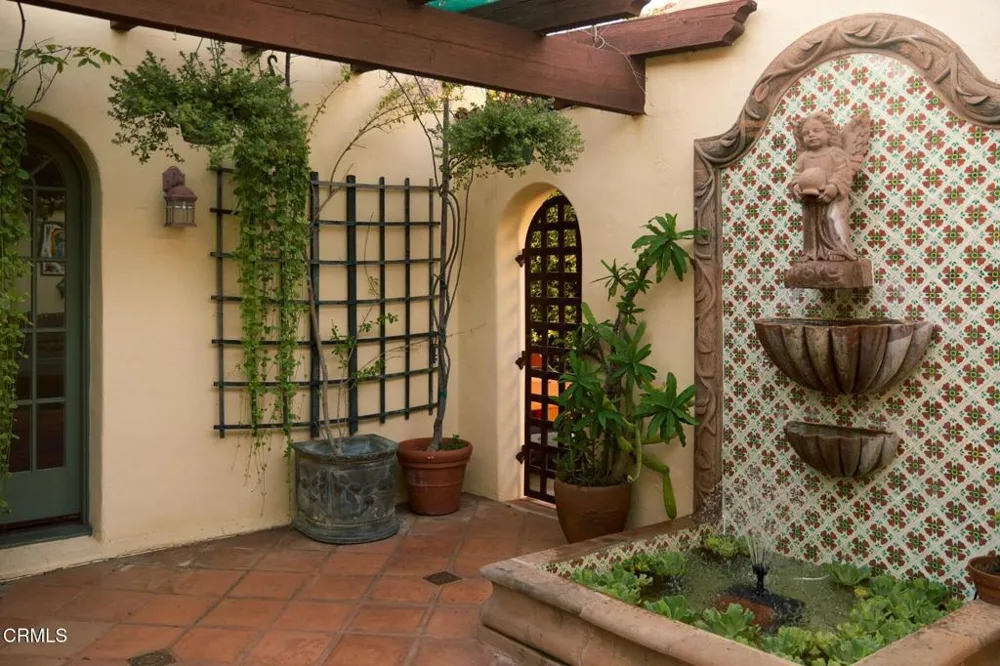 913 Burnside Avenue Los Angeles, CA 90036