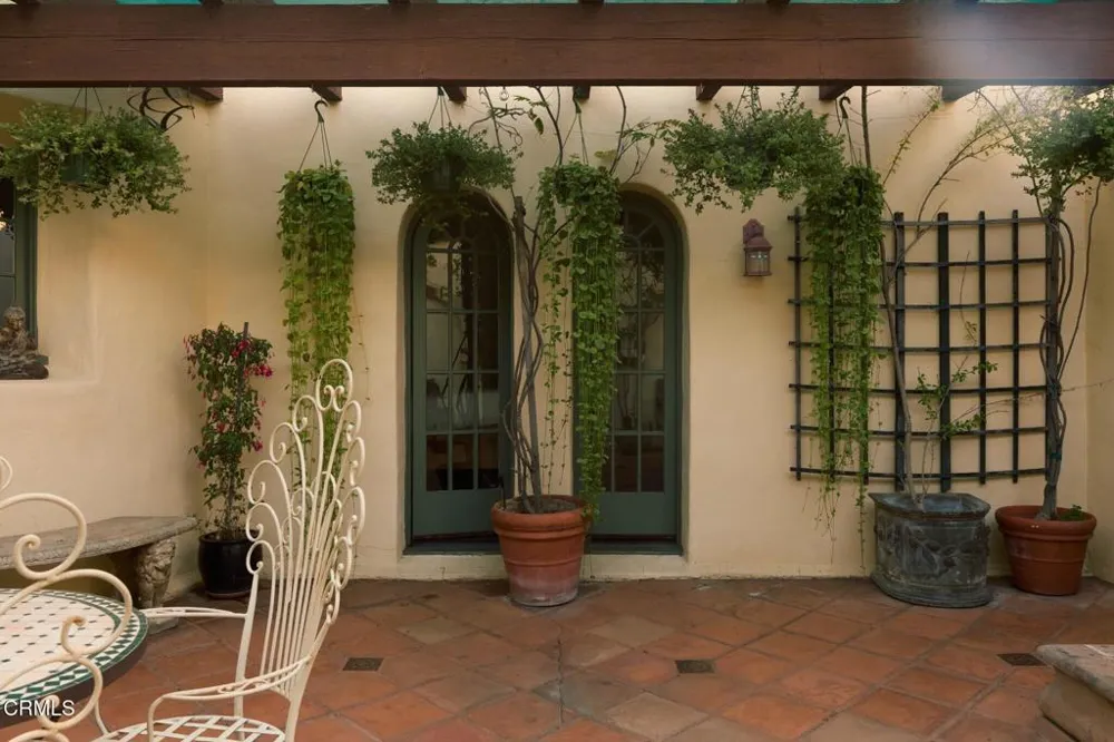 913 Burnside Avenue Los Angeles, CA 90036