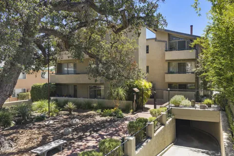 960 San Pasqual #205