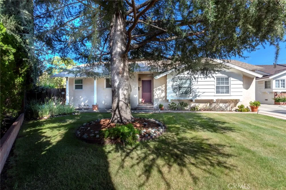 9433 Geyser Avenue Northridge, CA 91324