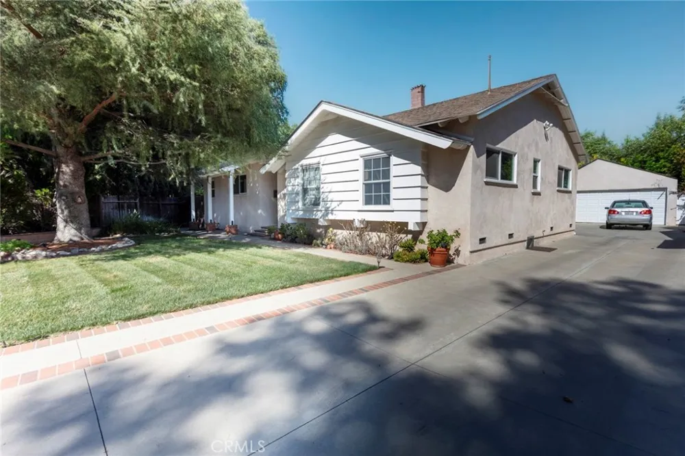 9433 Geyser Avenue Northridge, CA 91324