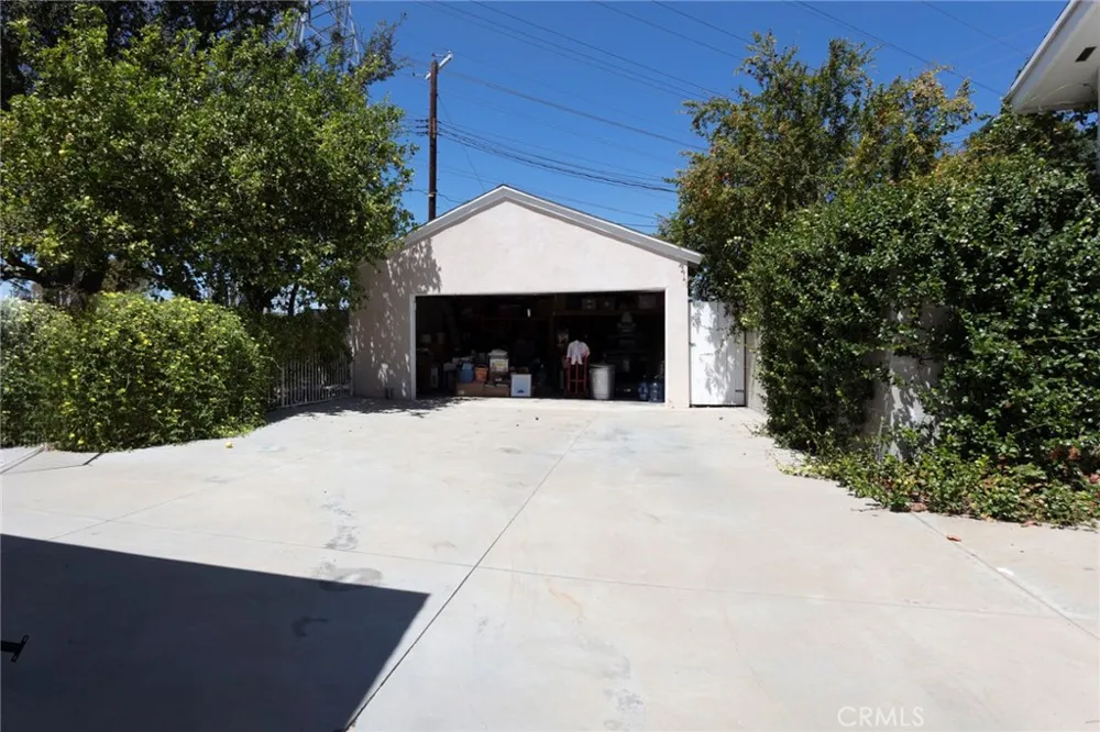 9433 Geyser Avenue Northridge, CA 91324