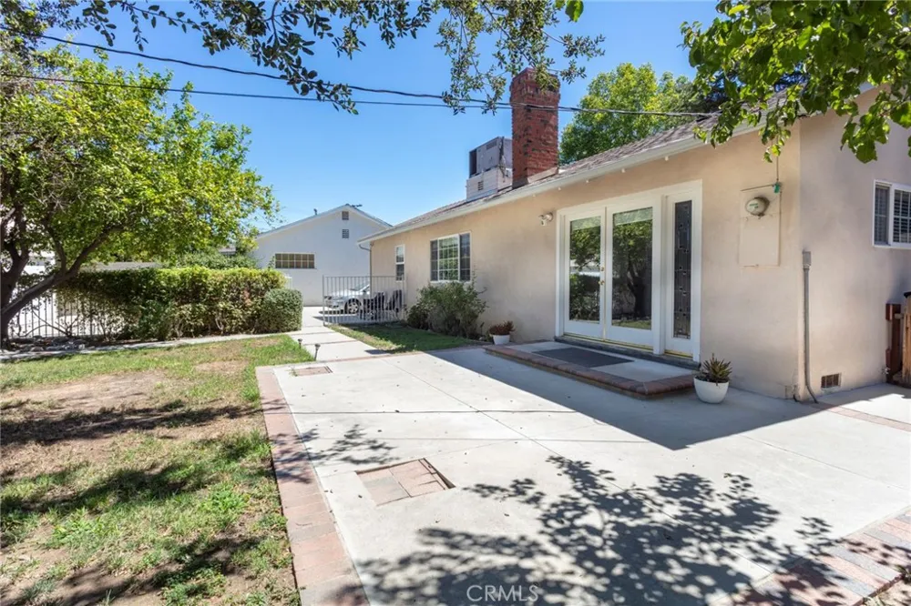 9433 Geyser Avenue Northridge, CA 91324