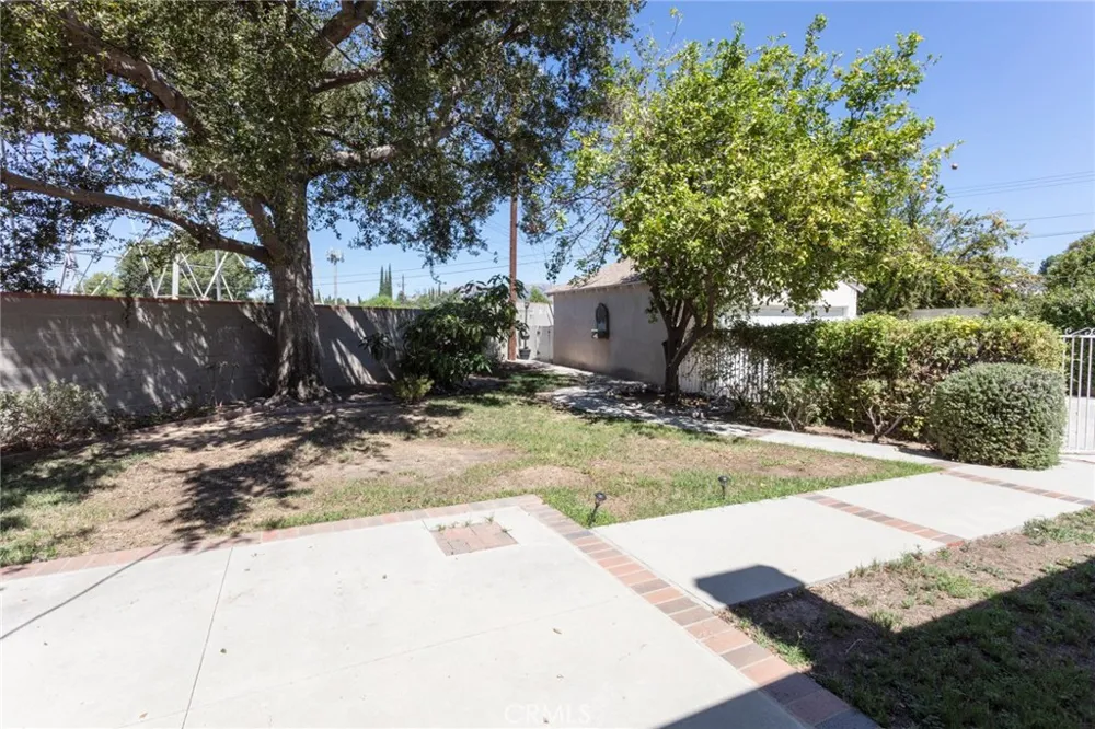 9433 Geyser Avenue Northridge, CA 91324