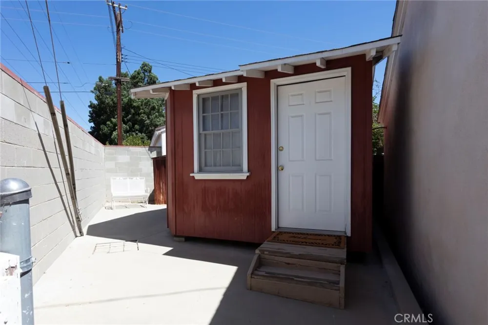 9433 Geyser Avenue Northridge, CA 91324