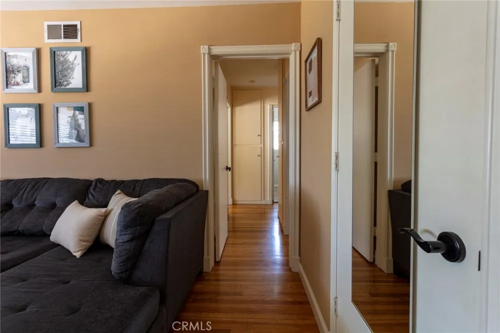 9433 Geyser Avenue Northridge, CA 91324