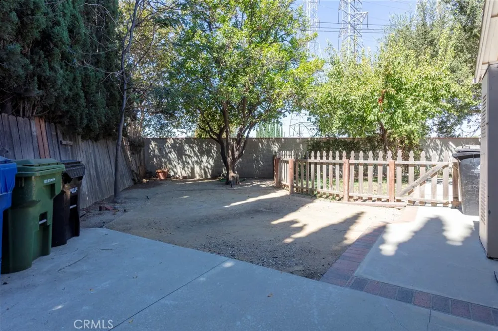 9433 Geyser Avenue Northridge, CA 91324