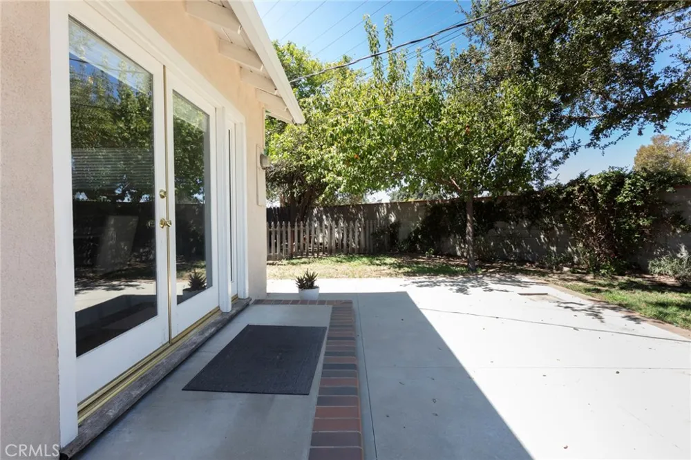 9433 Geyser Avenue Northridge, CA 91324